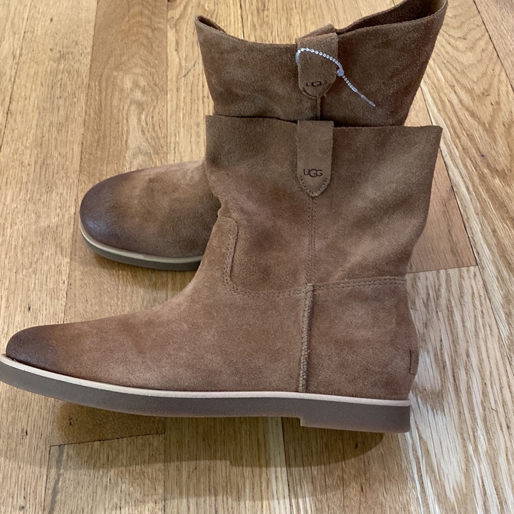 Rare Ugg Womens brand new Classic lI Leather Waterproof boots.High rated.